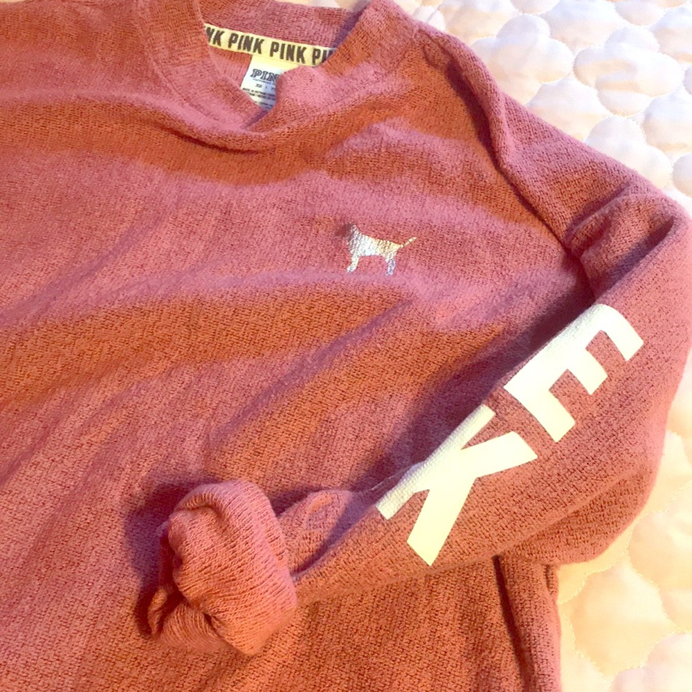 Pink VS pull over